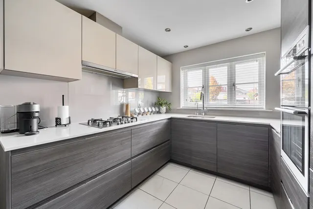 Elmore Drive, Harrow, HA3, photo 3