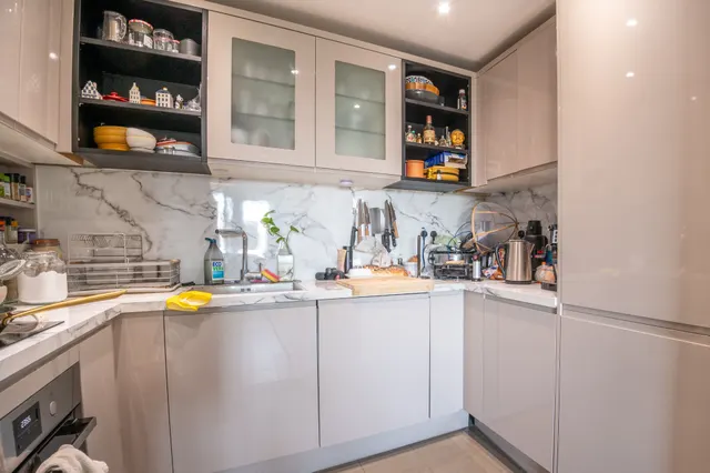 Photo 3 — 22 Meridia Court, 1a Biggerstaff Road, London