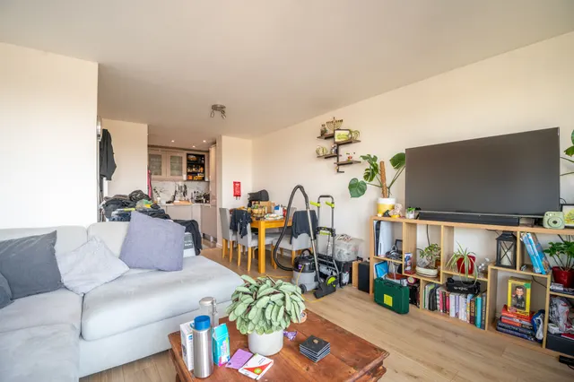 Photo 2 — 22 Meridia Court, 1a Biggerstaff Road, London