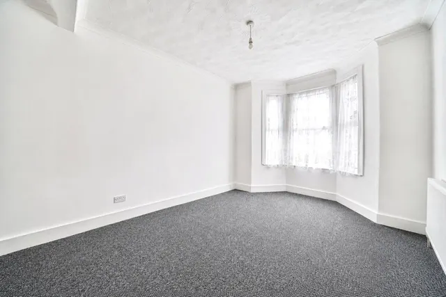 Photo 3 — Tweedmouth Road, London, E13