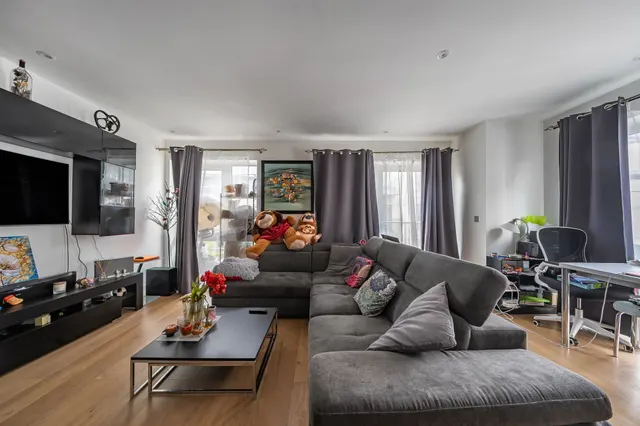 Photo 3 — 92 Faulkner House, Fulham Reach, London