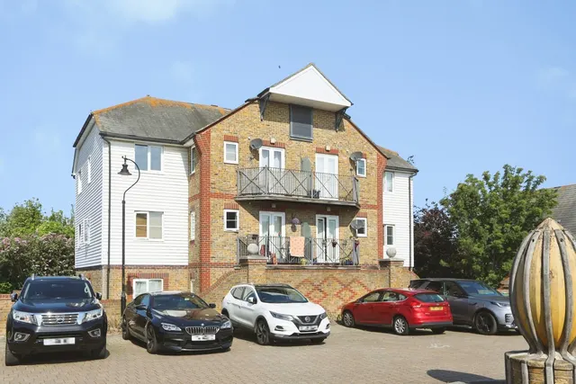 Photo 2 — Mansfield Drive, Iwade, Sittingbourne, Kent, ME9