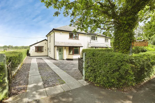 Vale Lane, Ormskirk, L40, photo 1