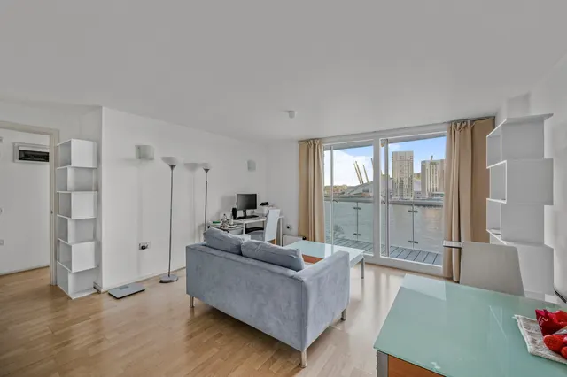 Blackwall Way, London, E14, photo 3