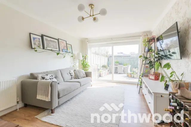 Nightingale Drive, West Ewell, KT19, photo 2