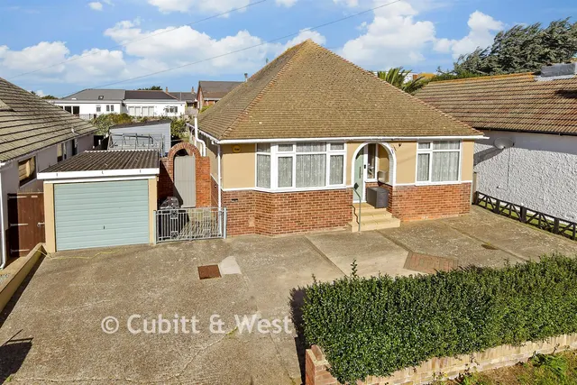 Malines Avenue, Peacehaven, BN10, photo 1