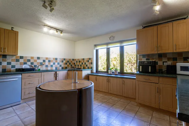 Chequers Lane, Eversley, RG27, photo 2
