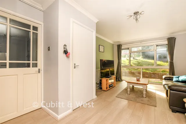 Holmesdale Road, North Holmwood, RH5, photo 2