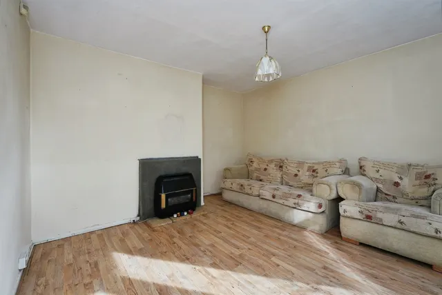 Short Close, Wyke, BD12, photo 2