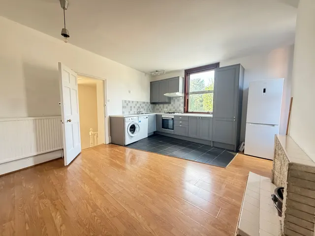 Church Road, Milford, GU8, photo 2
