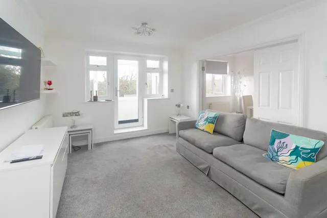 Eaton Court, Edgwareway, HA8, photo 1