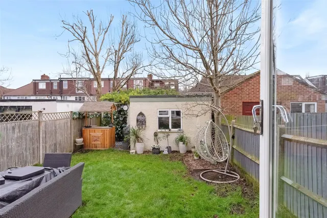 Photo 3 — Wiltshire Gardens, Twickenham, TW2 6ND