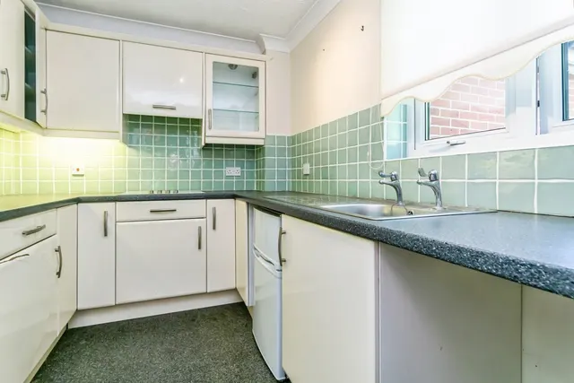 Photo 3 — Hillcroft Court, Chaldon Road, Caterham, Surrey, CR3