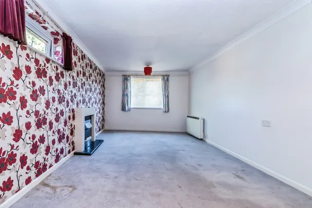 Photo 2 — Hillcroft Court, Chaldon Road, Caterham, Surrey, CR3