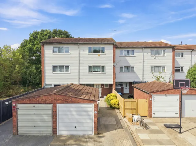 Abbotts Drive, Waltham Abbey, EN9, photo 1