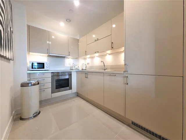 Photo 2 — Craig Tower, 1 Aqua Vista Square, Bow, London, E3