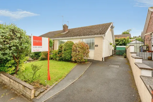 Harrogate Crescent, Burnley, Lancashire, BB10, photo 1
