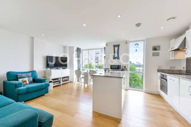 Lighterage Court, Brentford, TW8, photo 1