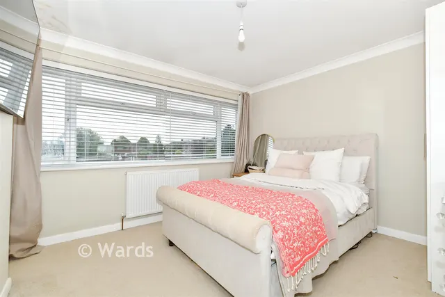 Hildenborough Crescent, Allington, ME16, photo 2