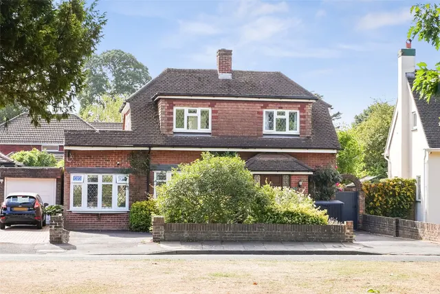 Hawkewood Road, Lower Sunbury, TW16 6HH, photo 1