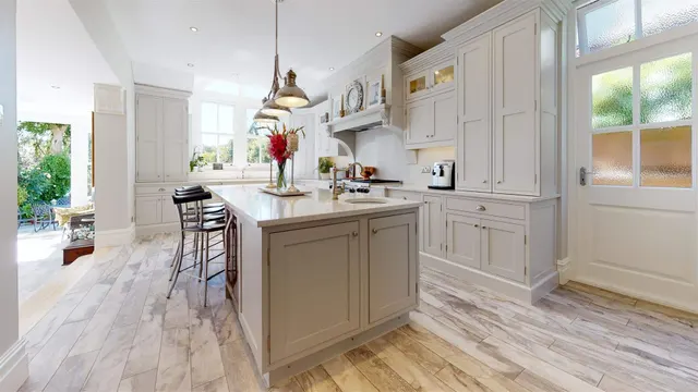 Algers Road, Loughton, photo 1