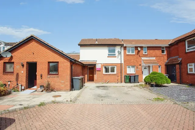 Grasby Court, Bramley, Rotherham, photo 1
