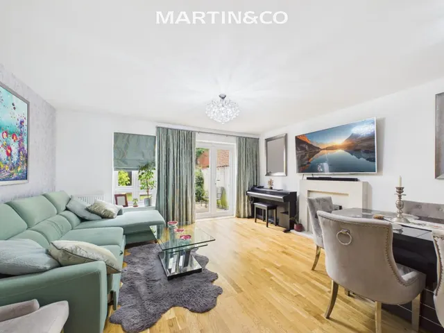 Dunnell Close, Sunbury-on-Thames, TW16, photo 3