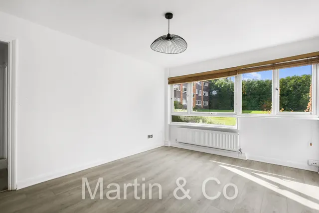 Photo 3 — Pampisford Road, South Croydon