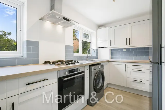 Photo 2 — Pampisford Road, South Croydon