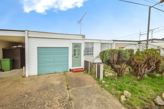 Yew Way, Jaywick, CLACTON-ON-SEA, photo 1