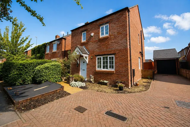 3 bedroom house — Parsons Piece, Banbury, Oxfordshire, OX16 9GW