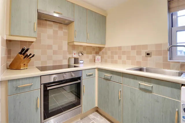 Kings Avenue, Ely, CB7, photo 2
