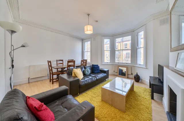 Flat B, 24 Heyford Avenue, London, London, SW8 1ED, photo 1