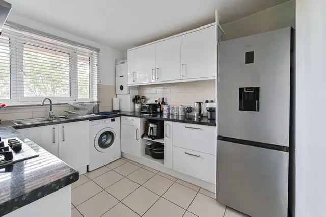 Photo 2 — Flat 32, Mainwaring Court, Armfield Crescent, Mitcham