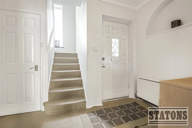 Photo 2 — South Lodge Drive, London, N14 4XH