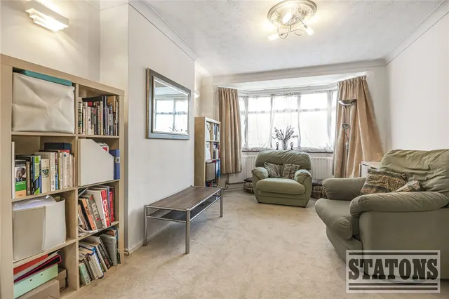 Photo 3 — South Lodge Drive, London, N14 4XH