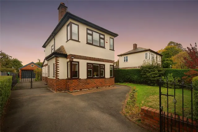 Delaunays Road, Sale, Greater Manchester, M33, photo 1