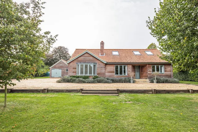 Immaculately Presented Home with Fiel, photo 1