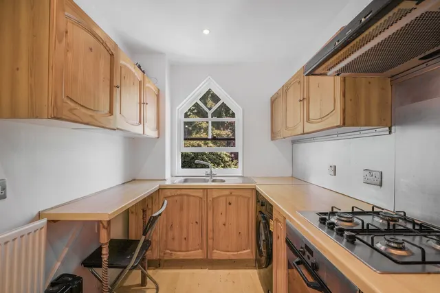 Photo 3 — 8 bed for sale in Warltersville Road, Archway, N19