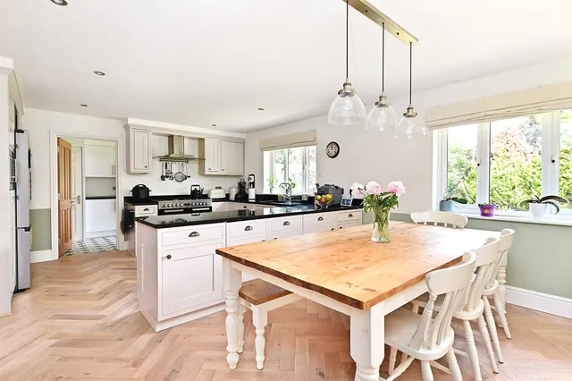 Photo 2 — Reading Road, Hook, RG27 9EA