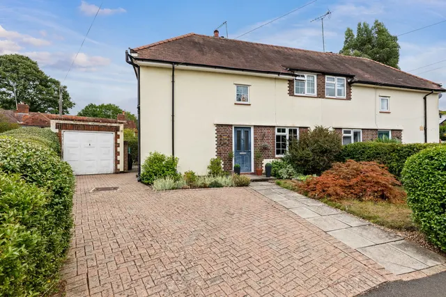 Poplar Avenue, Leatherhead, KT22, photo 1
