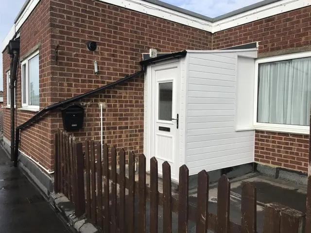 Hever Road, West Kingsdown, Kent TN15 6HD, photo 1