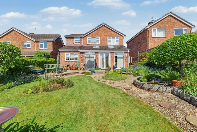 Wych Elm Close, Great Glen, LE8, photo 1