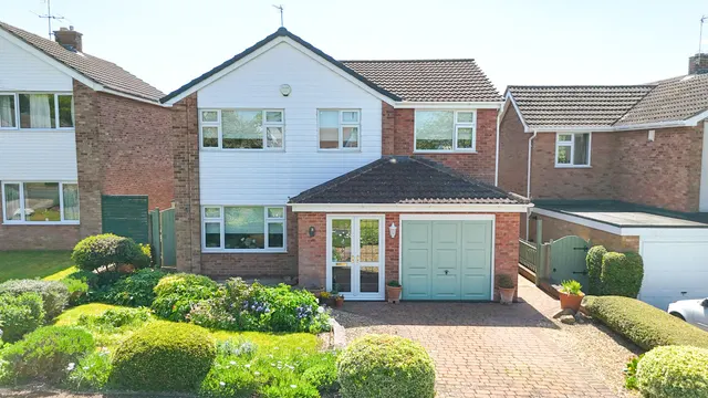 Photo 2 — Wych Elm Close, Great Glen, LE8