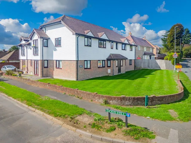 Crowborough Hill, Crowborough, TN6, photo 1