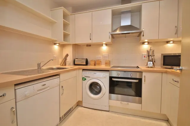 Oriental Road, Woking, GU22, photo 3