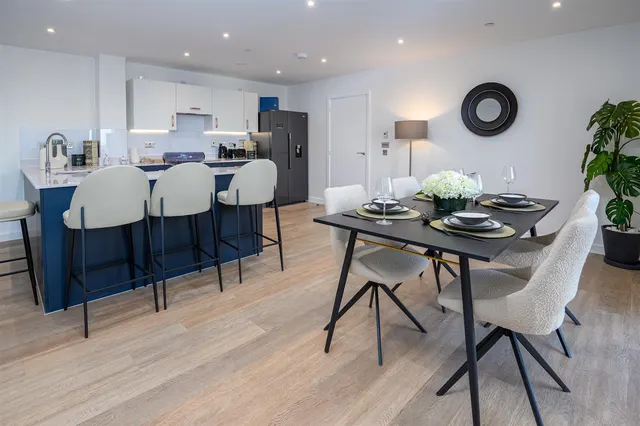 Station Avenue, Walton Court, KT12, photo 1