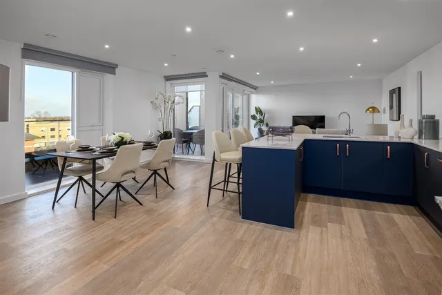 Station Avenue, Walton Court, KT12, photo 3