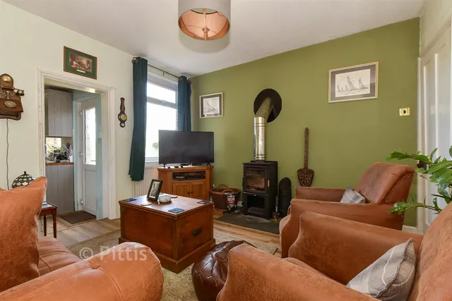 St. John's Road, Wroxall, PO38, photo 2
