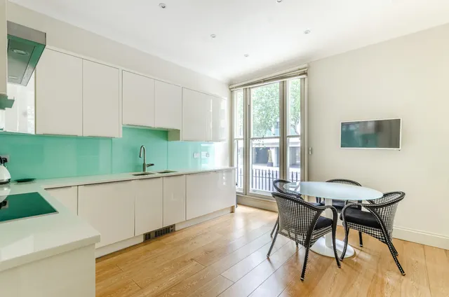 Photo 3 — Flat 5, 10 Hyde Park Square, London